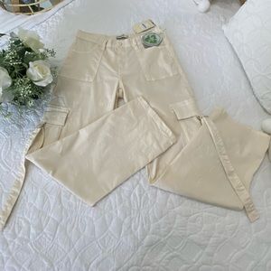 LOVEGEN WOMEN’S CREAM CARGO PANTS SIZE 11/31